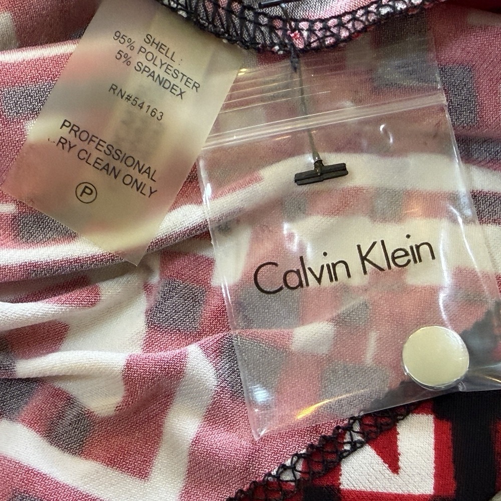 Calvin Klein Blouse Womens Size XL Red Print Sleeveless Pleat Round Neck NEW - Picture 8 of 8